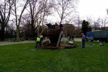 Активно се третират зелените площи в община Русе срещу кърлежи, продължава и косенето