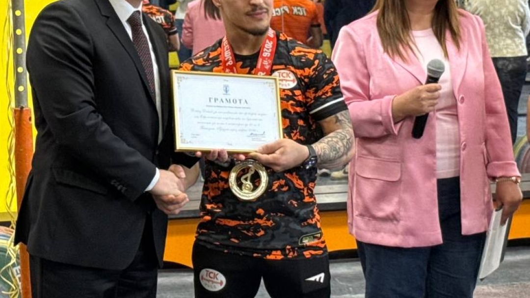 Ангел Русев и Дениз Данев с парични премии и грамоти от кмета Пенчо Милков 