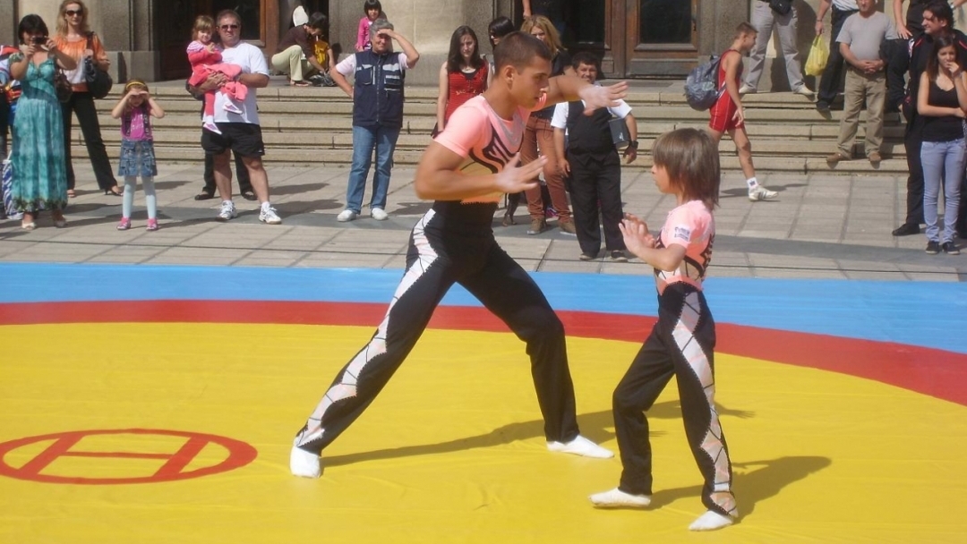 Демонстрации на различни видове спорт се проведоха днес в центъра на Русе