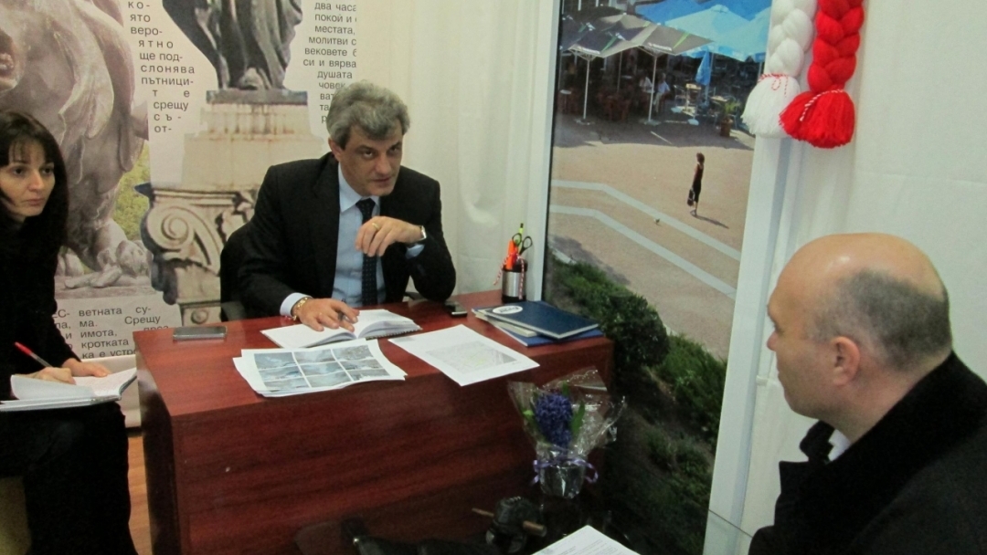 Русенци се срещнаха със заместник-кмета Свилен Иванов на организирана от вестник „Бряг“ приемна