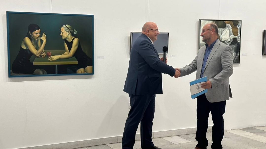 С изложбата "Завръщане" Веселин Господинов представи своята хиперреалистична представа за света и Русе