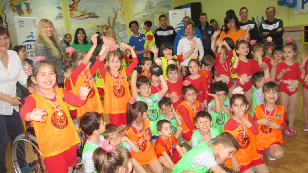 Малчугани станаха футболни звезди в ЦДГ „Зора“