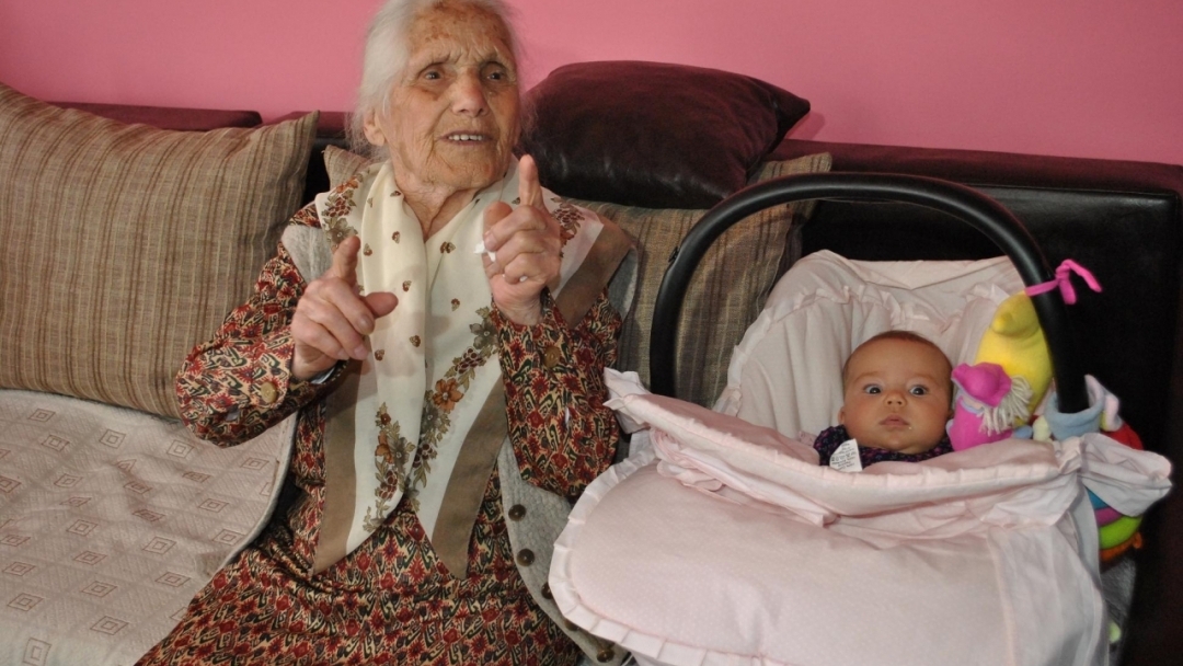 Кметът Пламен Стоилов поздрави лично столетница от русенския квартал „Средна кула“