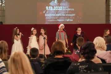 Вокална школа „Приста“ представи концерт „Коледа заедно“    