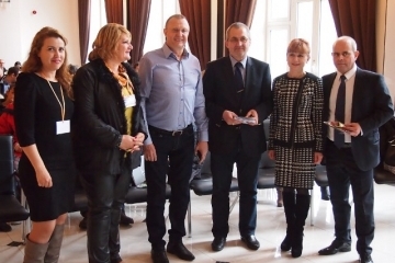 ''Млади доброволци в действие''