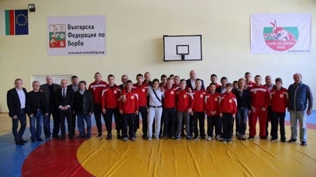 Обновената тренировъчна зала по борба официално отвори врати