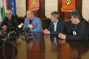 Над 500 участници в Международния турнир по борба "Дан Колов - Никола Петров"