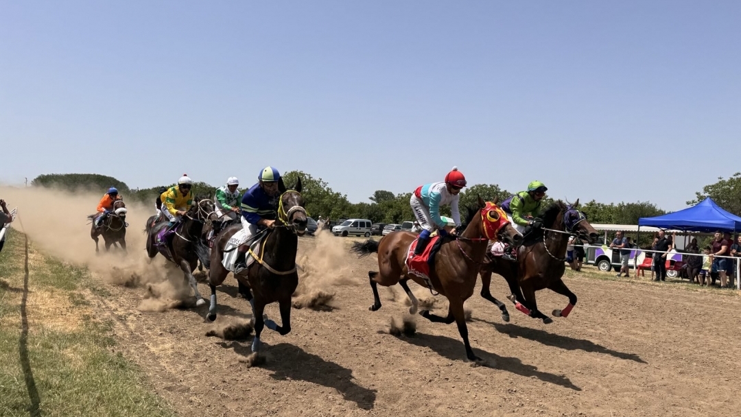 Зам.-кметът Борислав Рачев уважи традиционния турнир по конни надбягвания в Сандрово