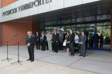 Кметът Пламен Стоилов откри  XV Русенско изложение 2013 