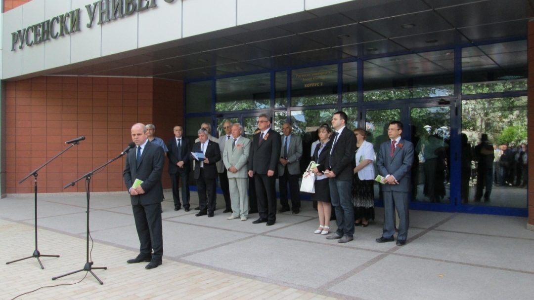 Кметът Пламен Стоилов откри  XV Русенско изложение 2013 