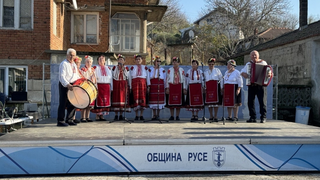 Долно Абланово отбеляза своя празник с богата фолклорна програма