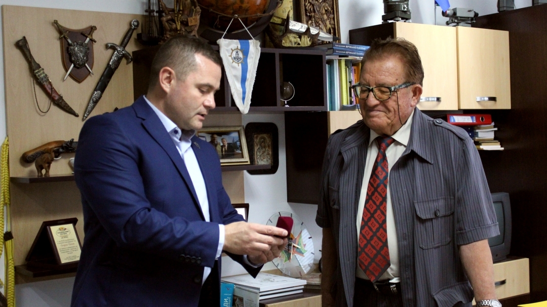 Геодезистът Георги Чонов със златна значка за своя цялостен принос за съграждането на Русе