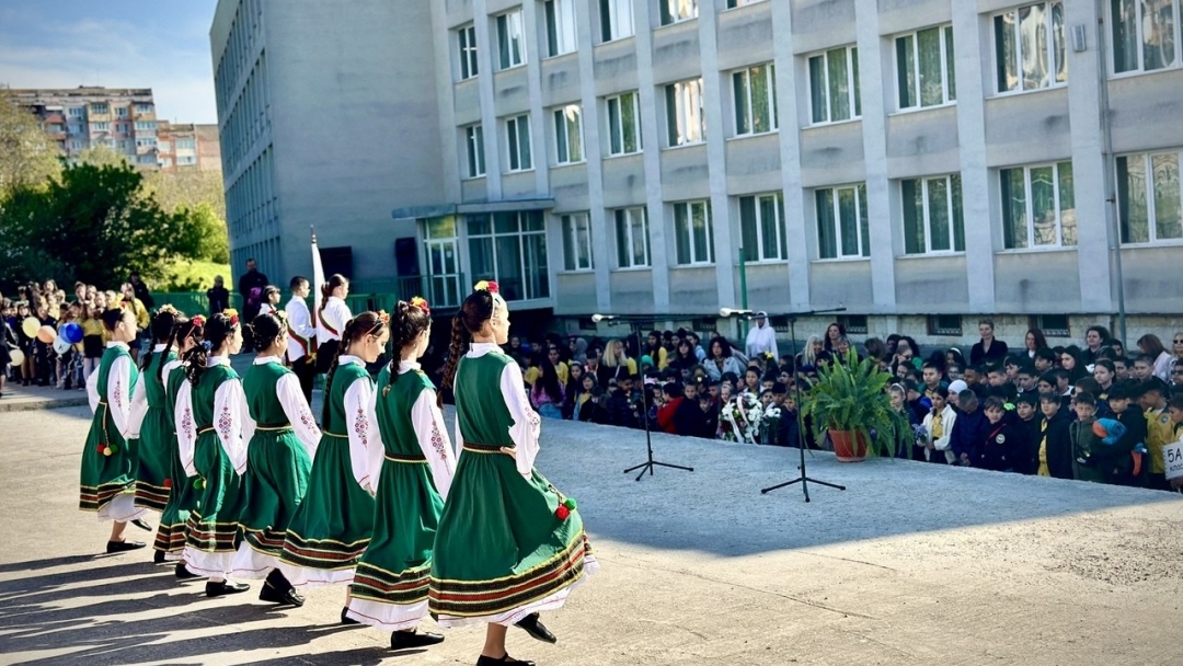 Кметът Пенчо Милков уважи патронния празник на ОУ „Никола Обретенов“