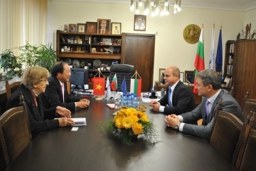 Посланикът на Виетнам се срещна с кмета Пламен Стоилов