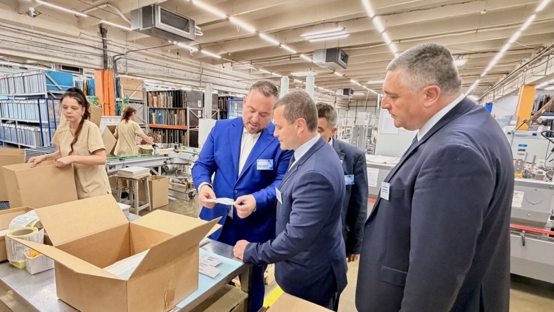 Кметът Пенчо Милков удостои с почетен плакет изпълнителния директор на „Дунав прес“ АД Николай Алексиев