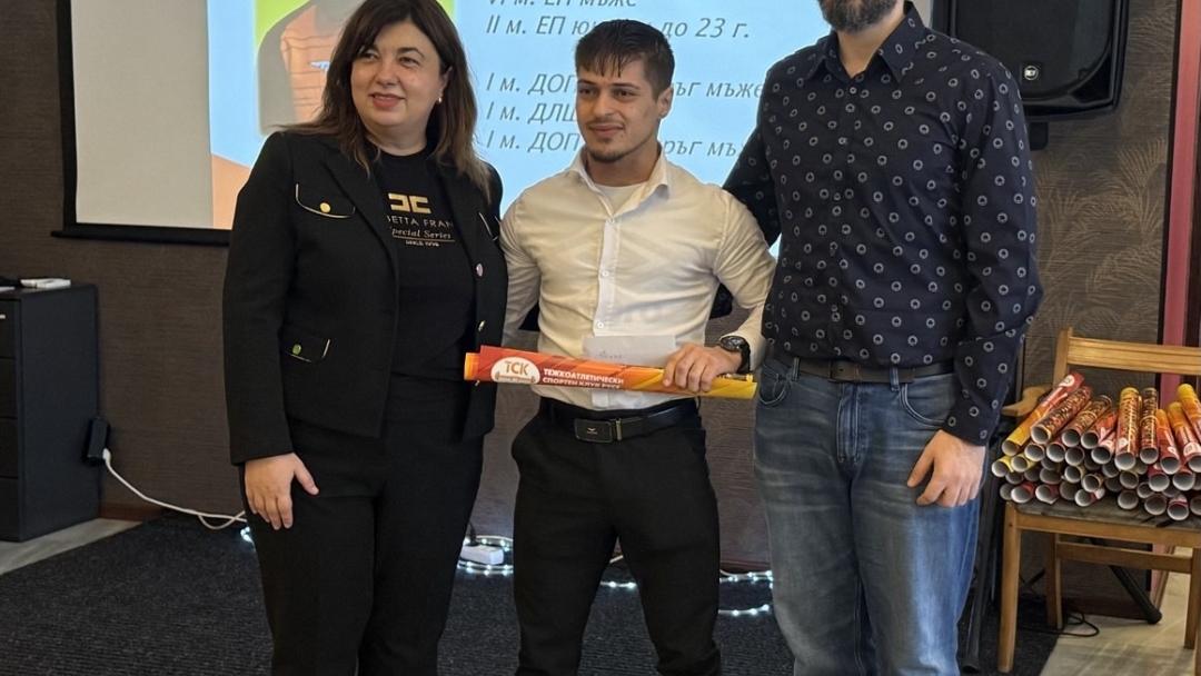 ТСК-Русе награди шампионите си и почете проф. д-р Кирил Панайотов