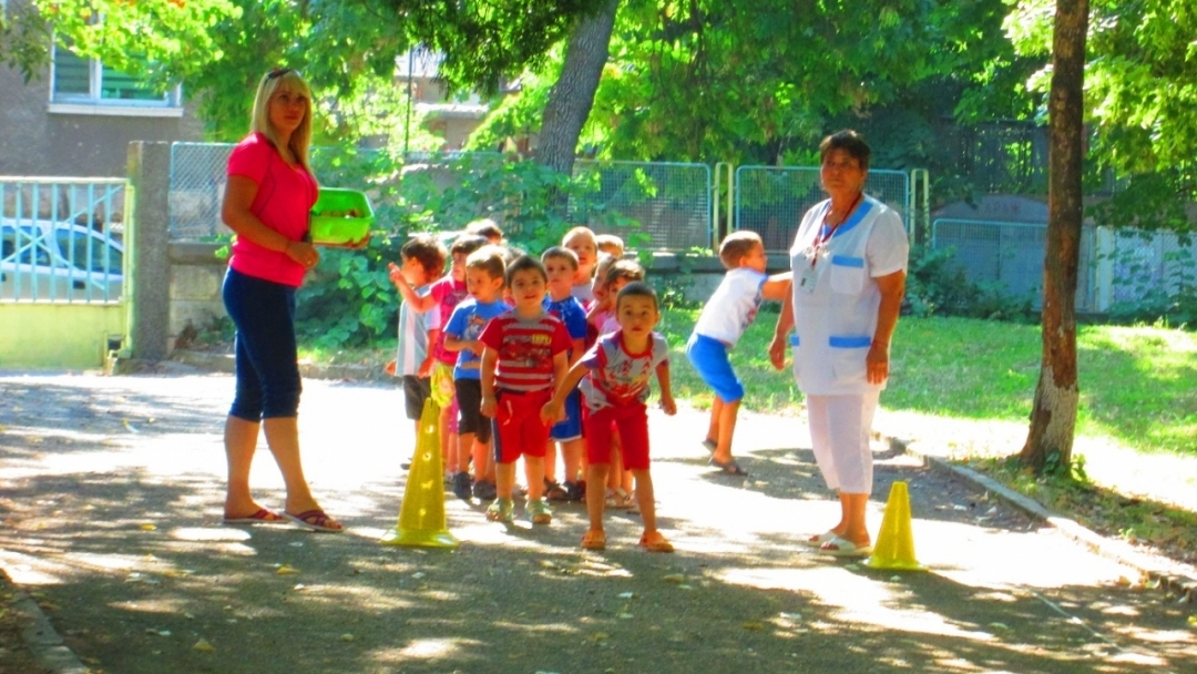 Над 60 деца участваха в лекоатлетическа надпревара в ЦДГ „Незабравка“