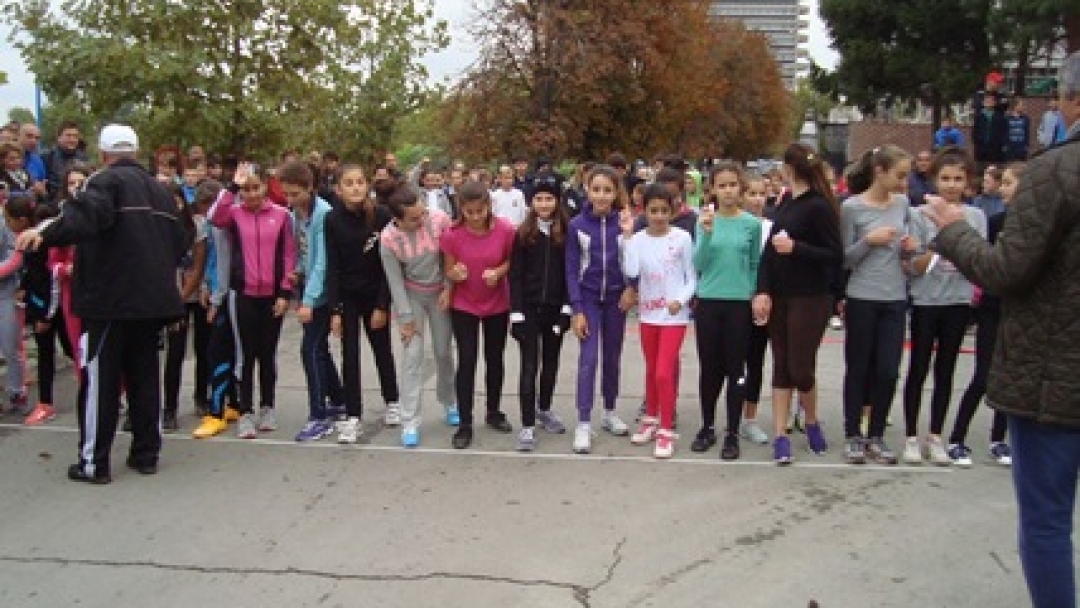 Инж. Димитър Наков откри и награди победителите от общинския крос „Баба Тонка“