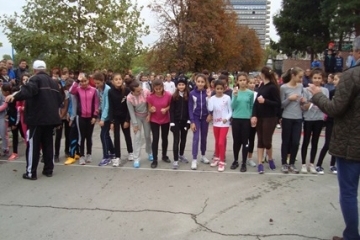 Инж. Димитър Наков откри и награди победителите от общинския крос „Баба Тонка“