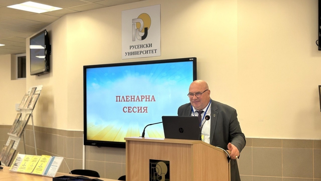 Енчо Енчев уважи откриването на научно-практическа конференция в Русенския университет за дигиталната трансформация на образованието