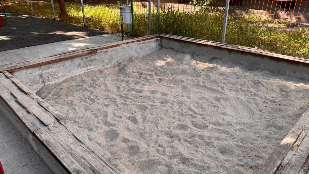 Община Русе приключи мащабна кампания за подмяна на пясъчниците в 133 детски площадки
