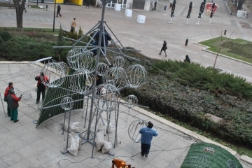 13 метрова led елха украси центъра на Русе 