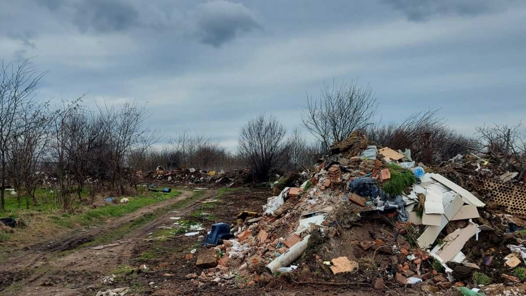 Близо 700 тона отпадъци е почистила община Русе от началото на годината