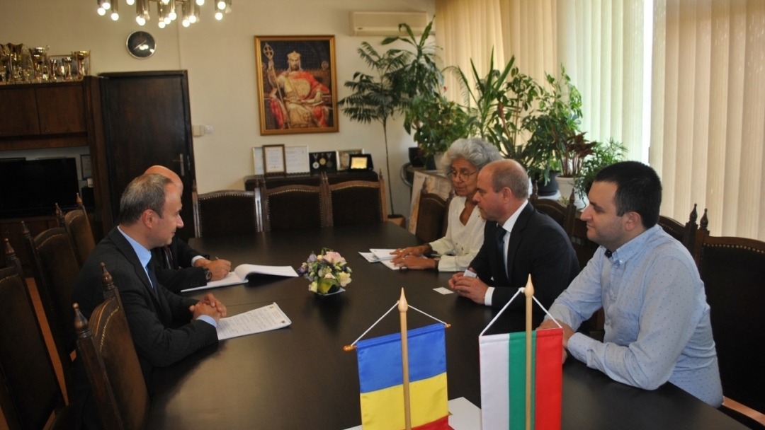 Кметът Пламен Стоилов се срещна с посланика на Румъния - Йон Гъля