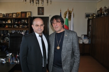 Кметът Пламен Стоилов връчи златна значка "Русе" на световноизвестния виолист Юри Башмет