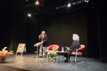 Музикално-поетичният спектакъл на Михаил Белчев събра почитатели на българската песен и поезия в Доходното здание в Русе