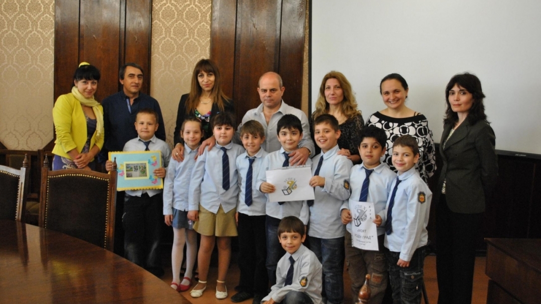 Русенски второкласници споделиха мечтите си за Русе с кмета Пламен Стоилов 