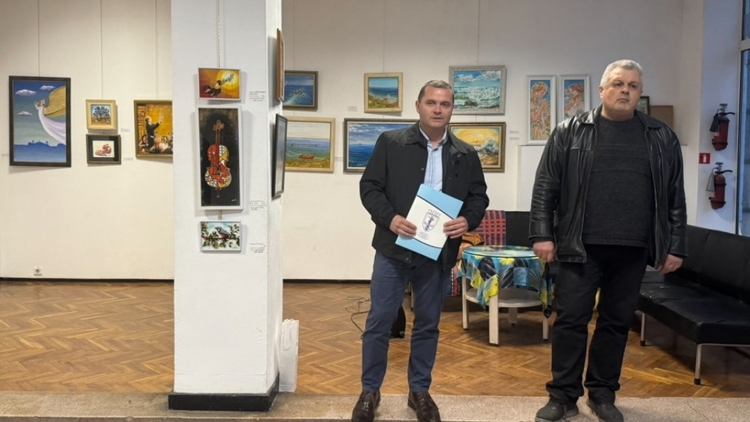 Откриването на изложбата „Музиката в нас“ бе уважено от кмета Пенчо Милков 