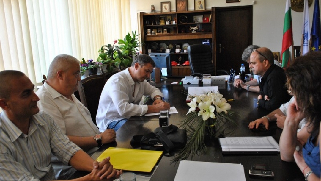 Договорът за довършване на спортната зала в Русе беше подписан днес