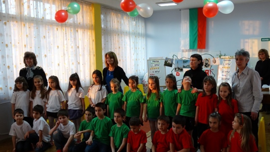 Открит урок по родолюбие изнесоха деца от ЦДГ „Червената шапчица“
