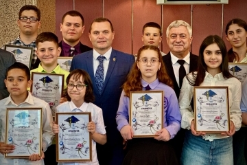 Пенчо Милков отличи 39 изявени ученици в навечерието на 24 май