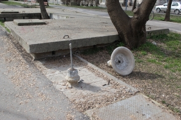 Поредна вандалска проява повреди чешмичката на бул. "Цар Освободител"
