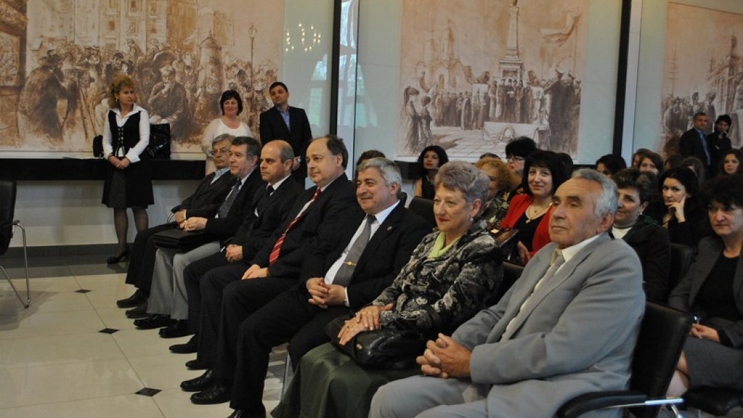 Кметът Пламен Стоилов връчи Ботевска награда за цялостна дейност и успехи на ученичка от СОУ „Христо Ботев“