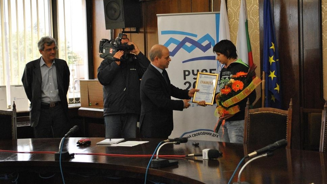 Плакет „Русе“ за русенската боксьорка  Стойка Петрова