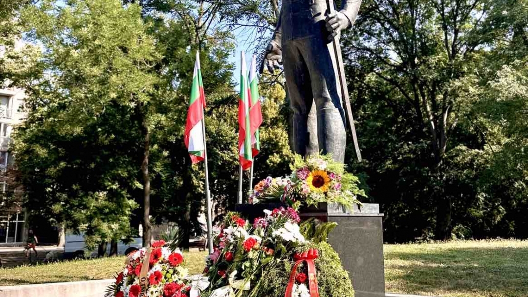 С полагане на венци и цветя Русе отбеляза 189 г. от рождението на Васил Левски