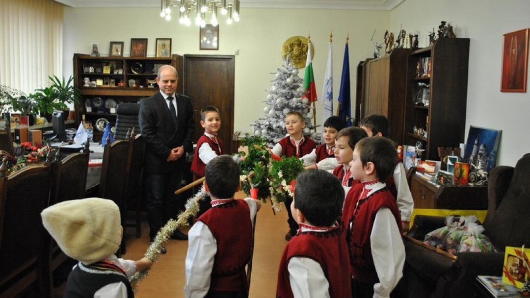 Малки и големи коледари наричаха в общината за здраве и берекет