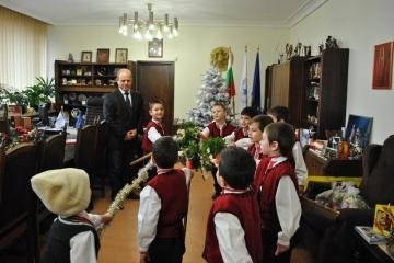 Малки и големи коледари наричаха в общината за здраве и берекет