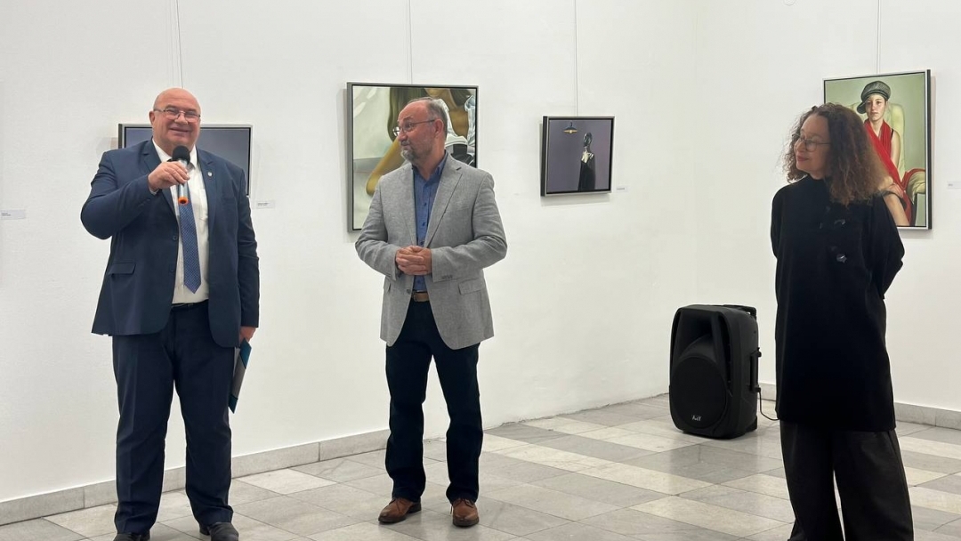 С изложбата "Завръщане" Веселин Господинов представи своята хиперреалистична представа за света и Русе