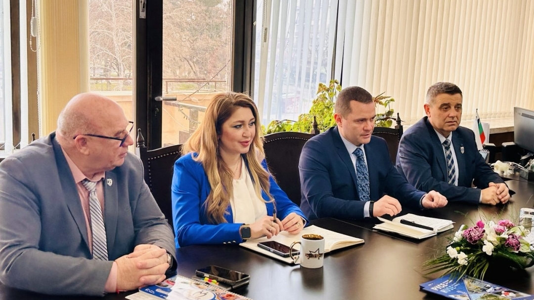 Кметът Пенчо Милков и посланик Бръндуша Предеску обсъдиха нови възможности за сътрудничество между Русе и румънските градове от региона