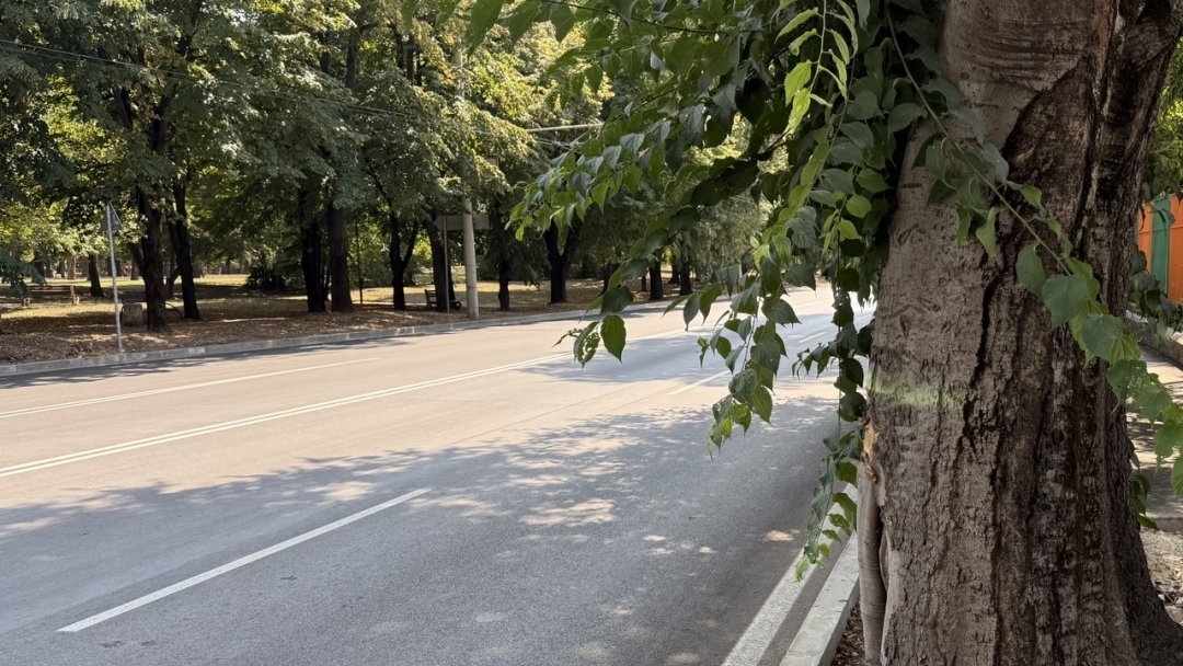 Продължава благоустрояването на бул. „Съединение“