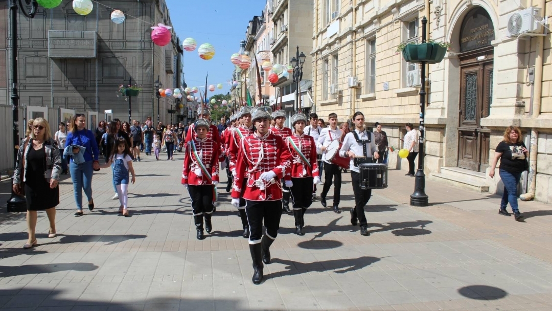 Русе отбеляза 24 май с традиционно шествие и празничен концерт