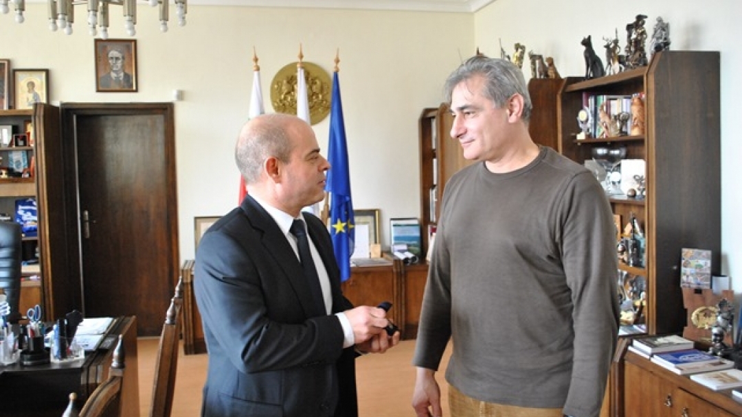 Кметът Пламен Стоилов  връчи златна значка на Христо Гърбов