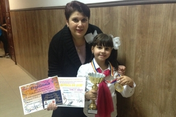 Солистка на детска вокална група "Слънце" към Общински детски център - Русе с отличие от международен конкурс 