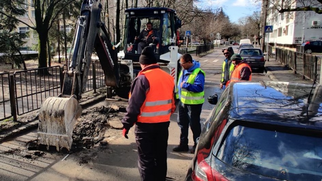 Продължават ремонтните дейности и почистването на улиците в Русе