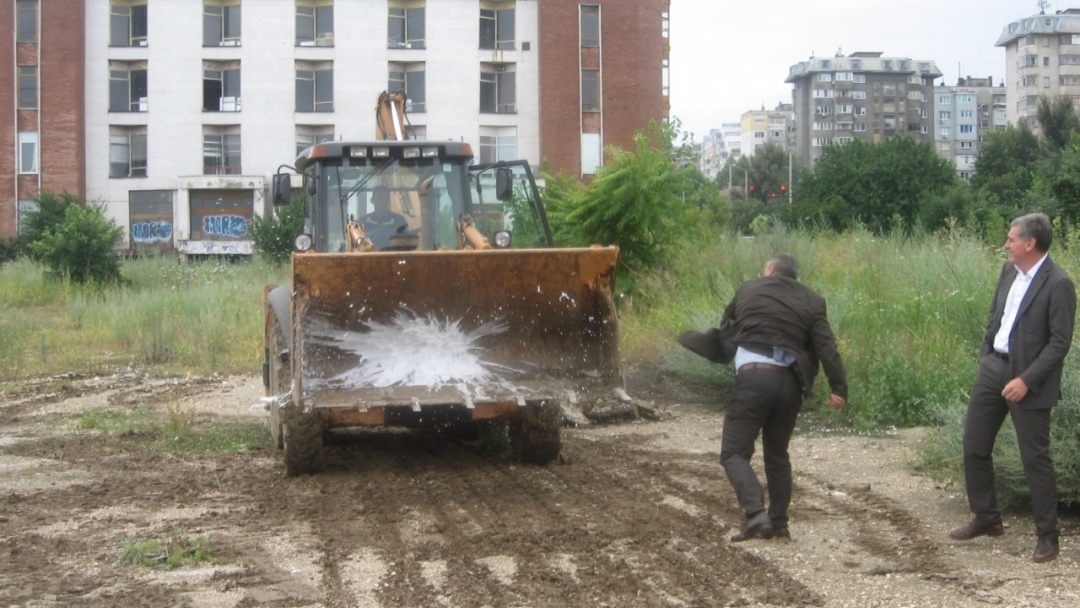 Направиха първата копка на нов хипермаркет в Русе