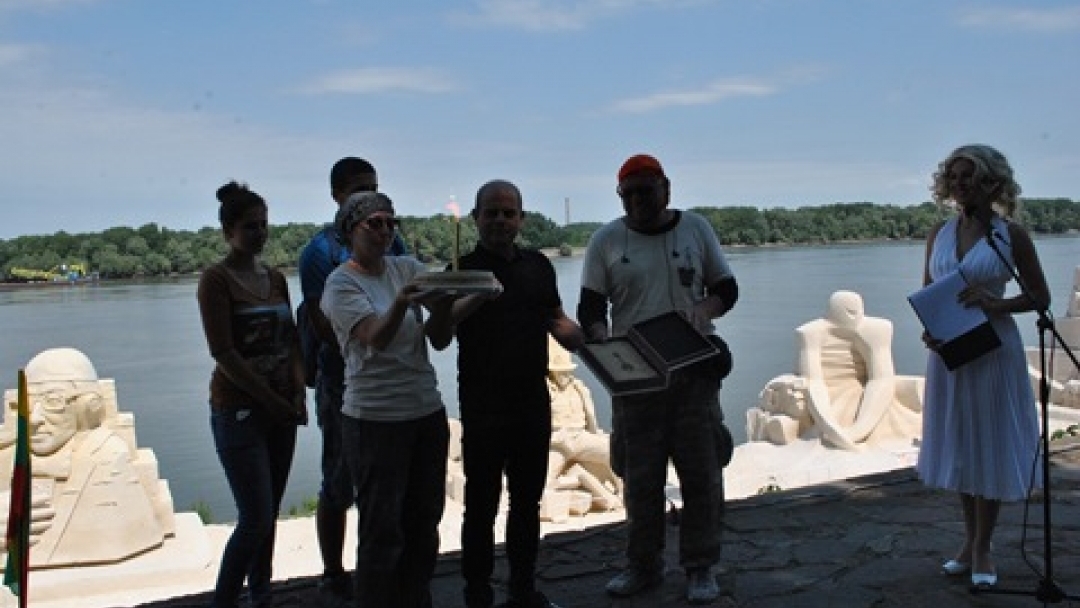 Кметът на Община Русе Пламен Стоилов получи ключа от първата алея на киното в Русе